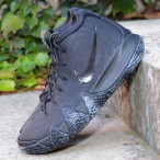 Basketbalové boty Nike Kyrie 4 Triple Black