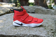 Basketbalové boty Nike LeBron Soldier XI University Red