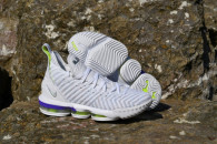Basketbalové boty Nike Lebron XVI Buzz Lightyear